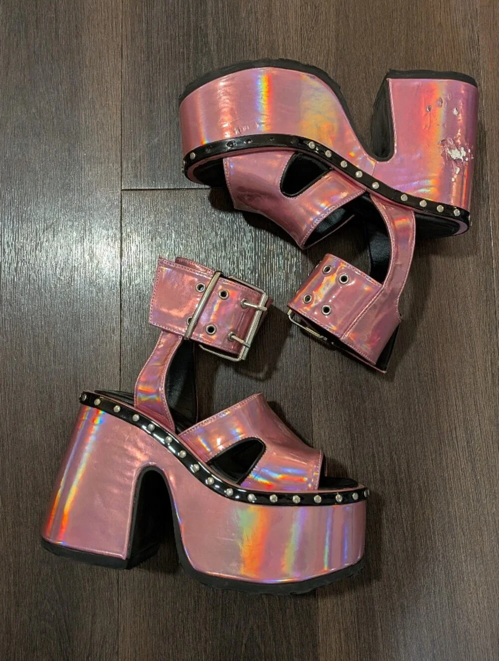 Demonia sz. 8 'Camel 102' holographic pink platform sandals